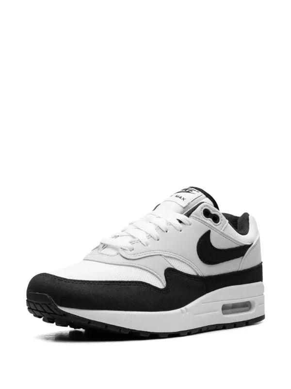 NIKE AIRMAX 1 WHITE AND BLACK