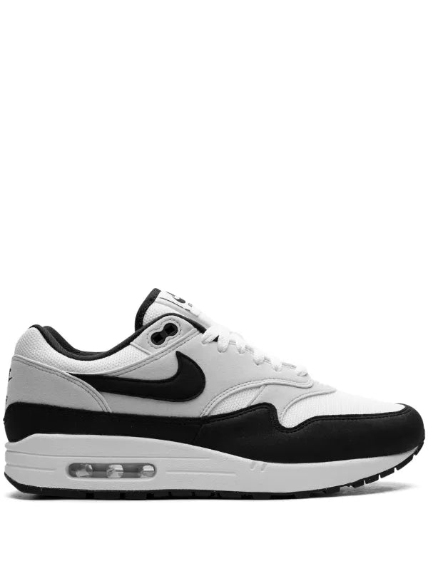 NIKE AIRMAX 1 WHITE AND BLACK