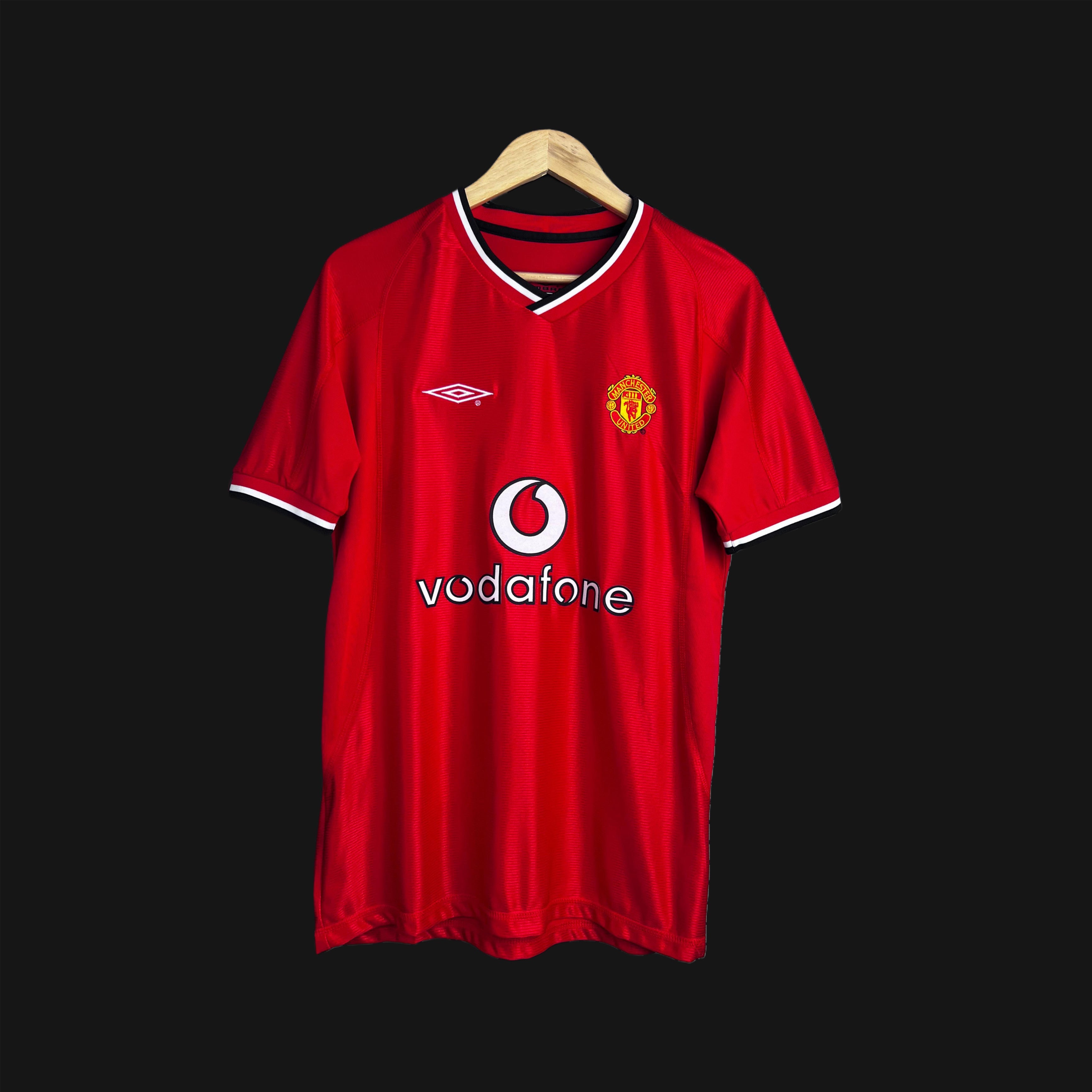 Umbro Manchester United 2000-02 home kit